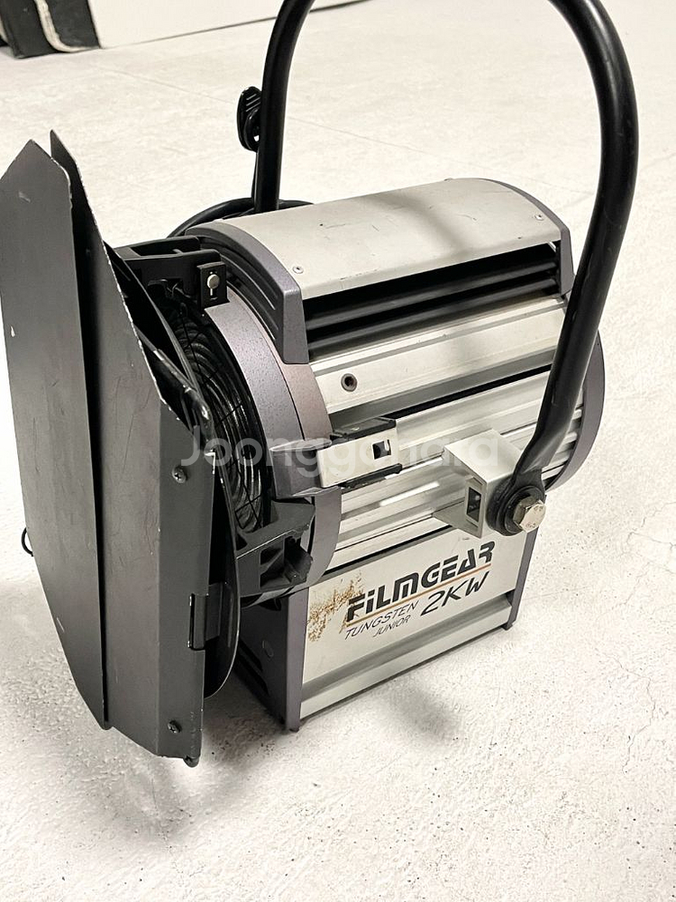 필름기어 텅스텐 2kw + 600w 프레즈넬 팝니다.--1