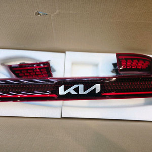 카니발 4세대 스타일옵션 신형 로고 엠블럼 테일램프