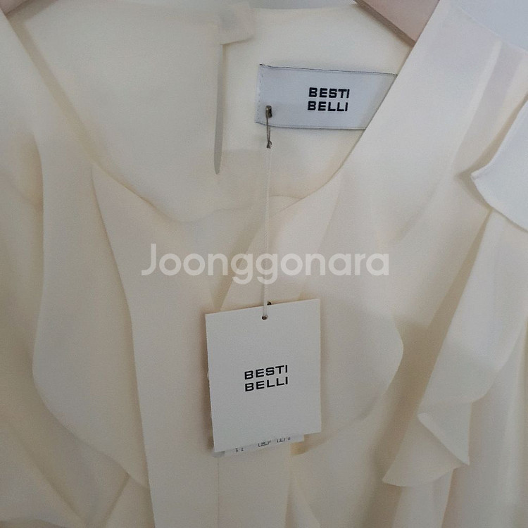 베스티벨리 프릴 블라우스--1