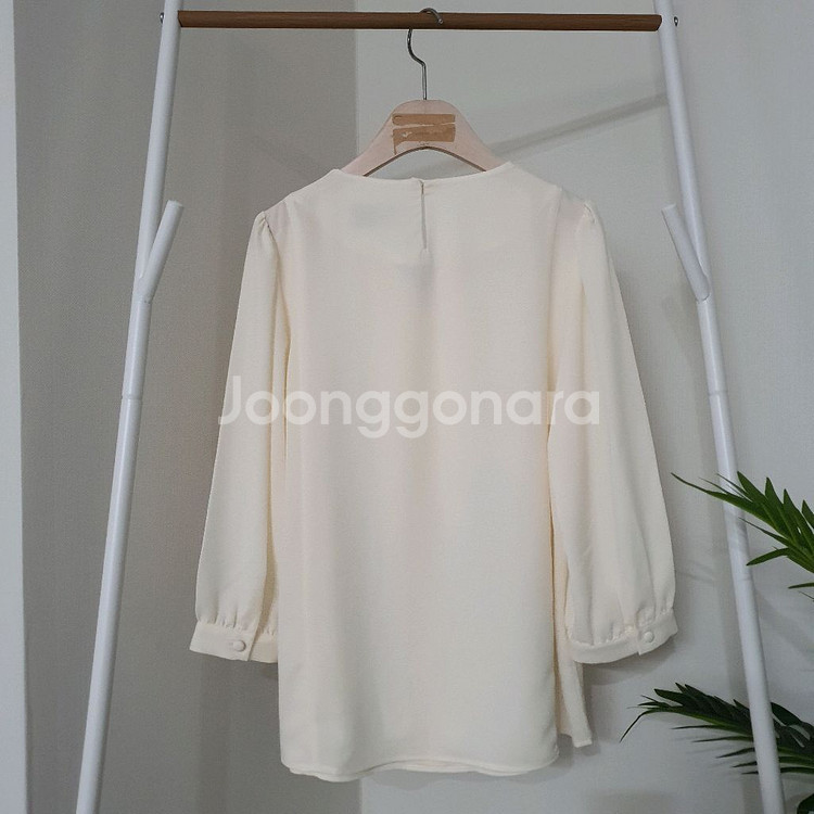 베스티벨리 프릴 블라우스--3