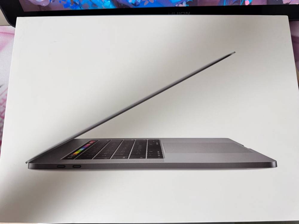 맥북프로 2018 15인치 i7 512g A1990--8