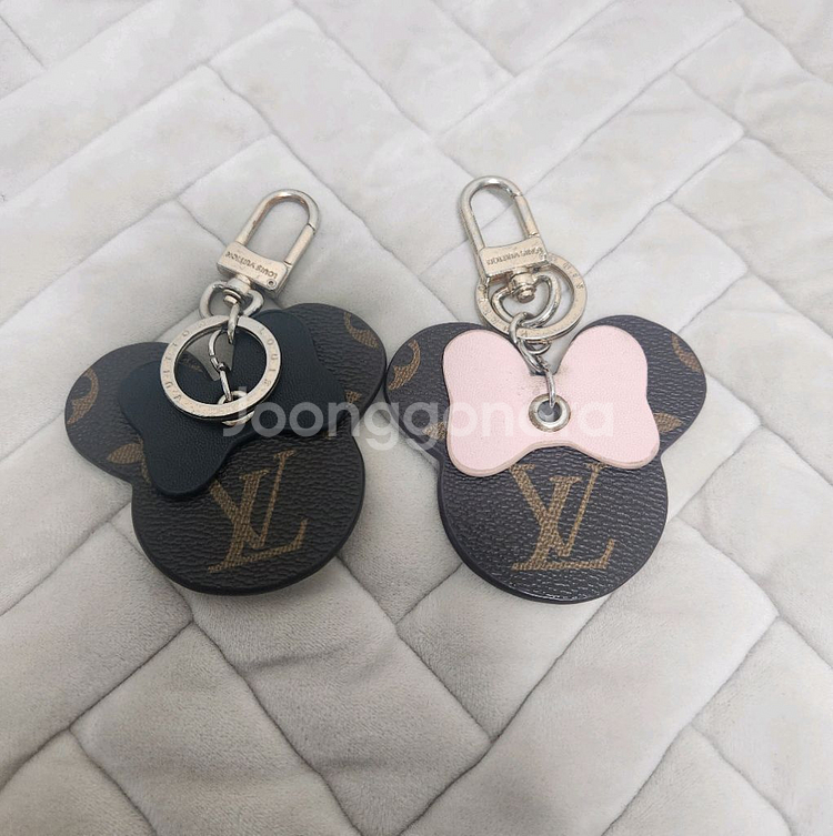 [급처] 루이비통 미키마우스 모노그램 키링 블랙 & 베--1