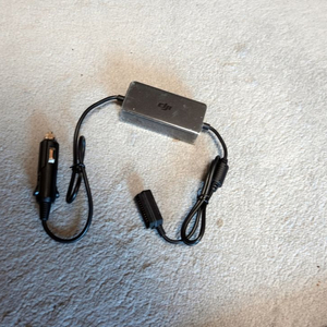 매빅2 정품 차량용 배터리 충전기 2만원에 판매