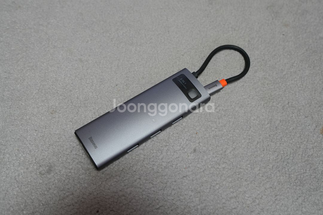 베이스어스 C형 허브 8 in 1 를 2만5천원에 판매--0