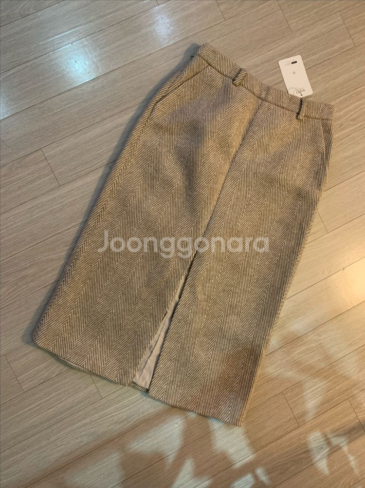 울 헤링본치마 택달린 새것 베이지브라운컬러--5
