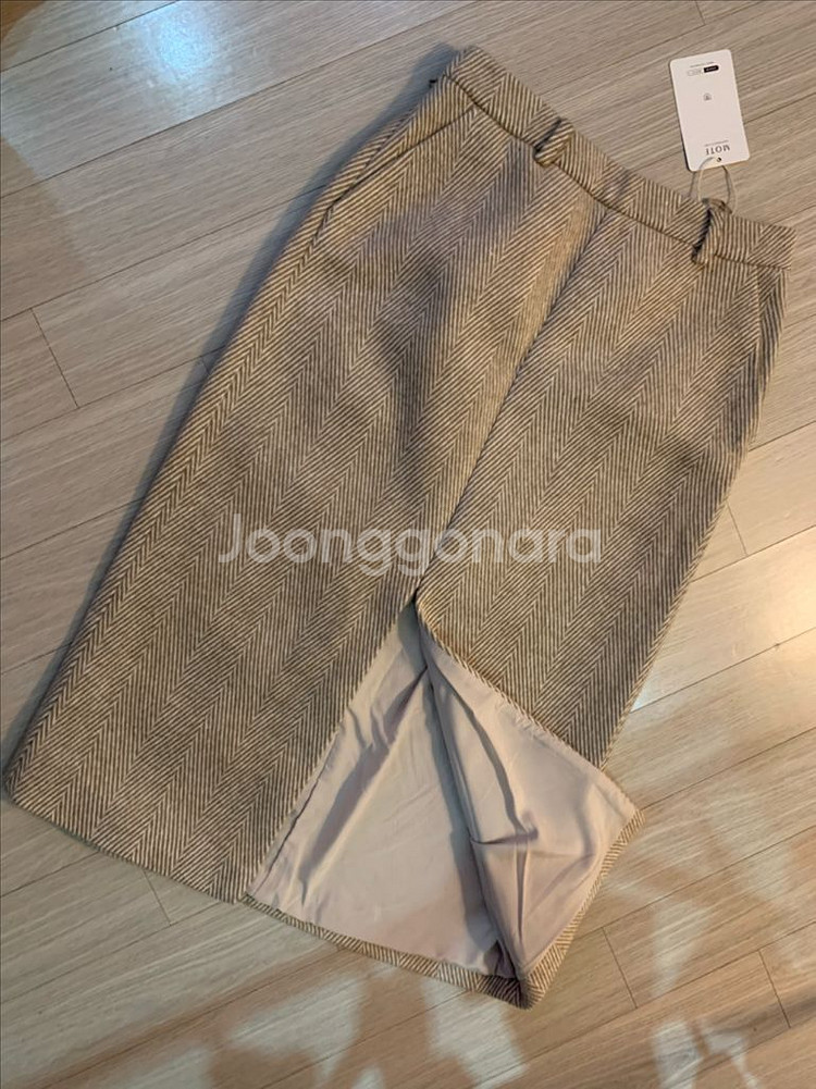 울 헤링본치마 택달린 새것 베이지브라운컬러--10