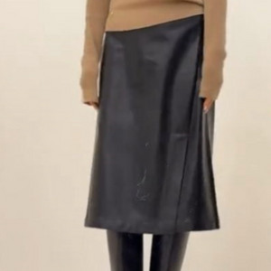 유메르 레더 슬릿 스커트 2사이즈