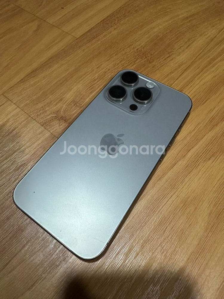 아이폰15프로 네추럴티타늄 512기가 팝니다.--2