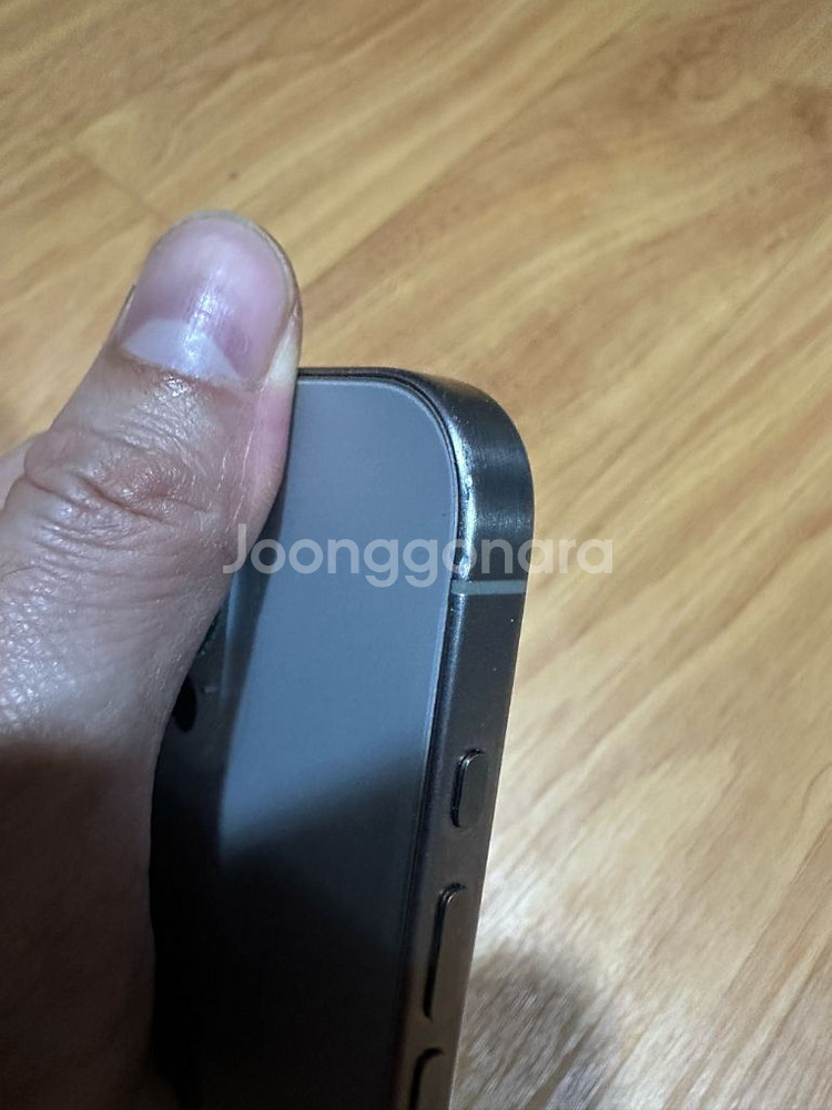 아이폰15프로 네추럴티타늄 512기가 팝니다.--4