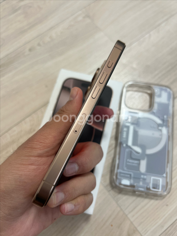 아이폰16프로 128gb 데저트티타늄 팝니다.--4