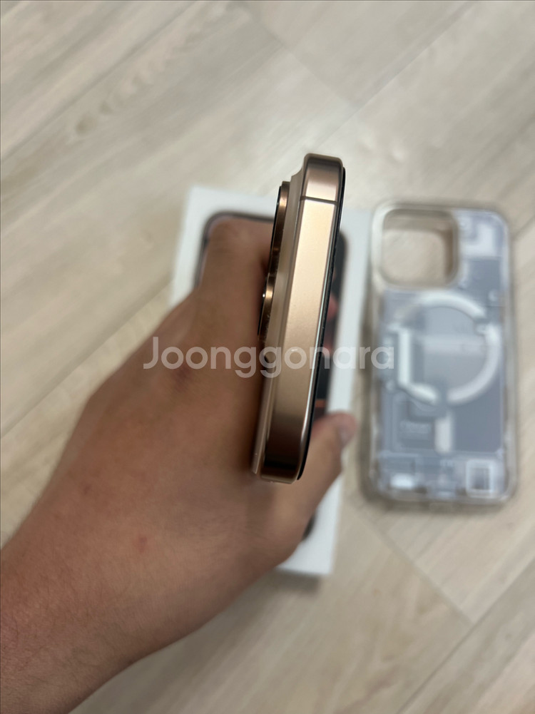 아이폰16프로 128gb 데저트티타늄 팝니다.--3