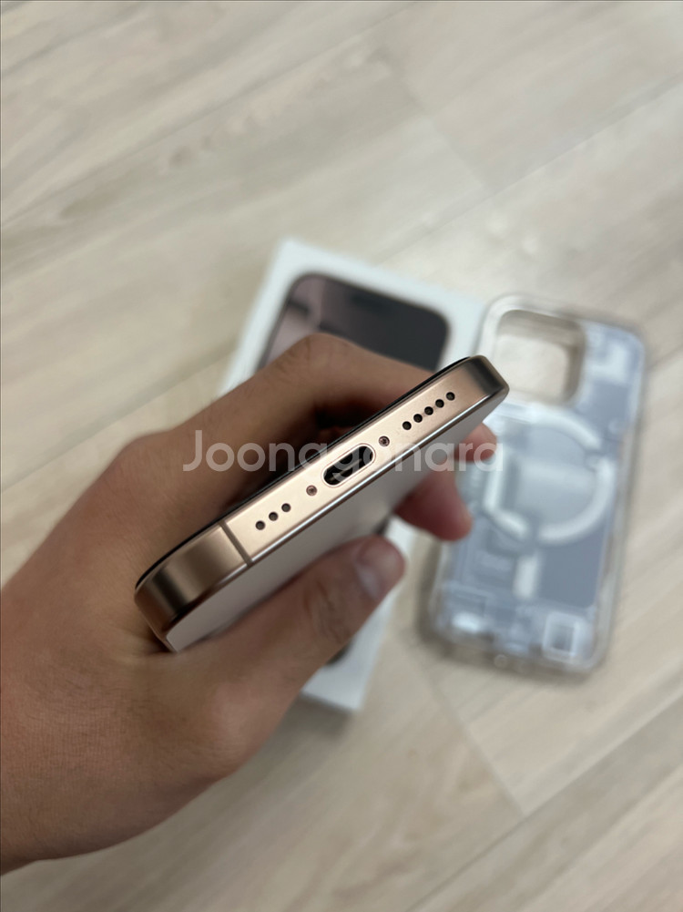 아이폰16프로 128gb 데저트티타늄 팝니다.--6