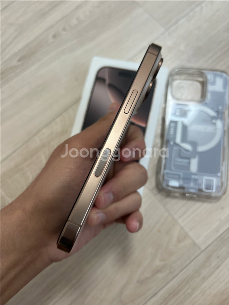 아이폰16프로 128gb 데저트티타늄 팝니다.--5