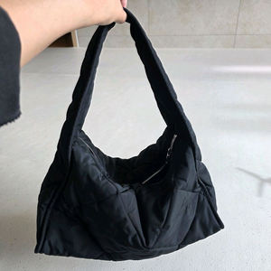 코스 퀼티드 가방 식빵백
