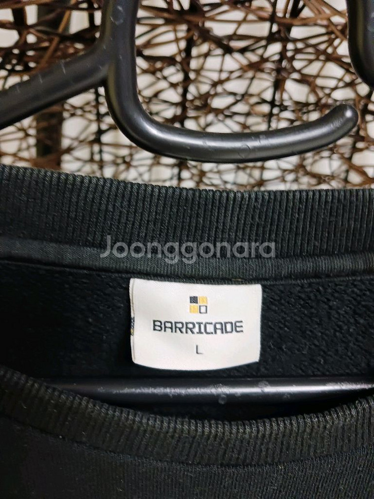 바리게이트 맨투맨 (남여공용 L 사이즈)--1