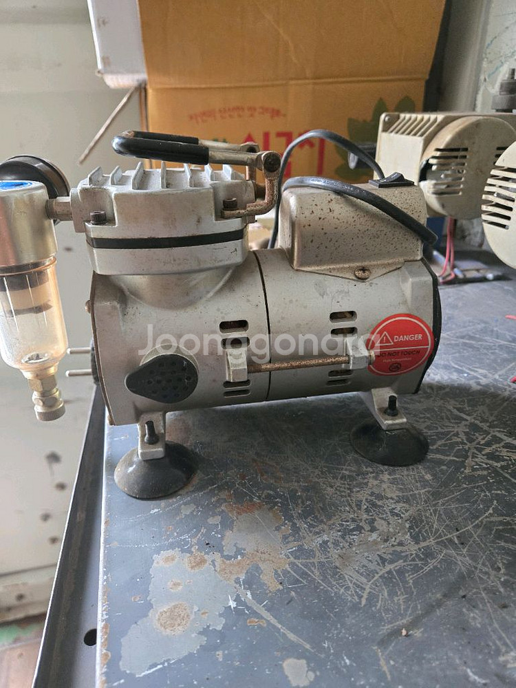 LABTouch LAP300 에어 컴프레서--1