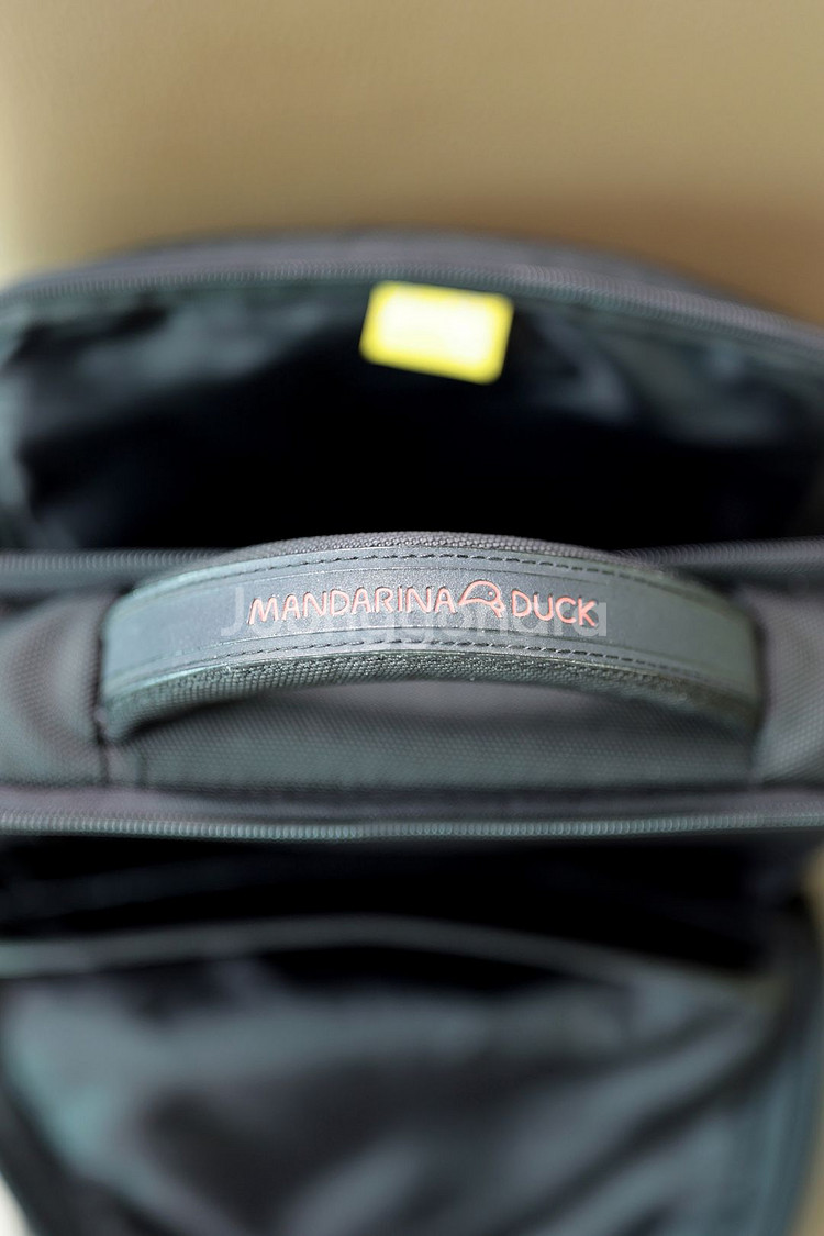 이탈리아 만다리나덕 백팩 공용--8