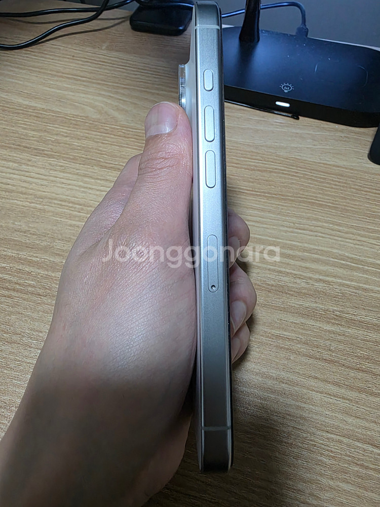 아이폰 16프로 128GB 화이트 S급 팝니다--4