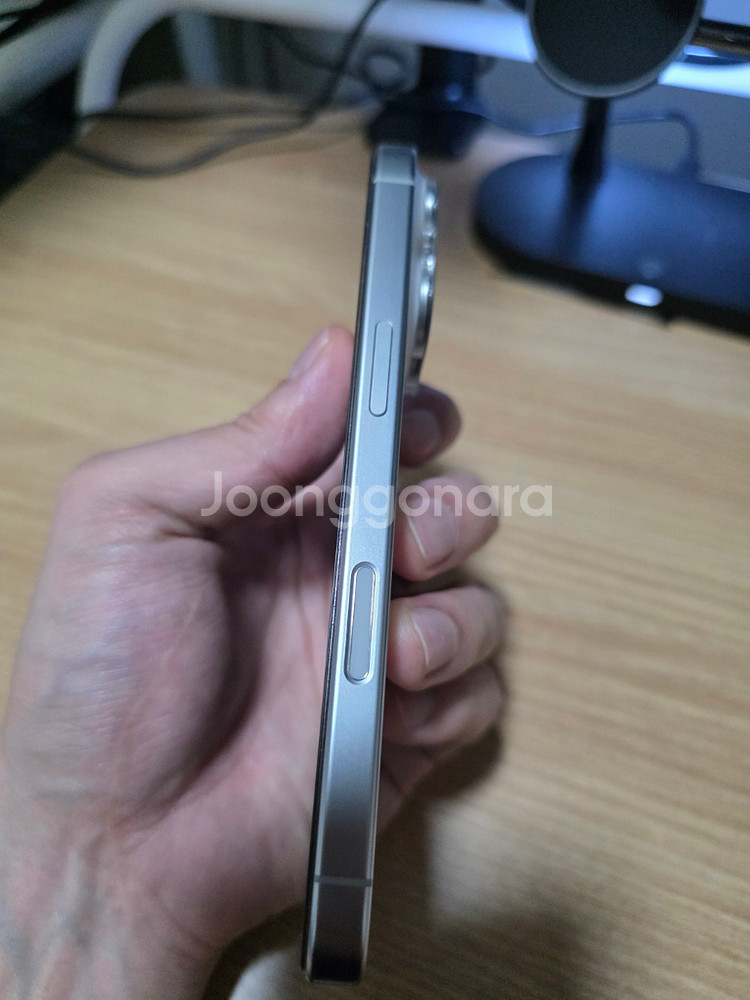 아이폰 16프로 128GB 화이트 S급 팝니다--3
