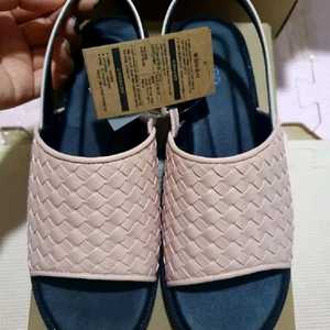 보테가느낌의 핑크 샌들 235