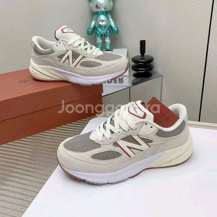 뉴발란스 x 로로 피아나 990v6 메이드 인 USA--4