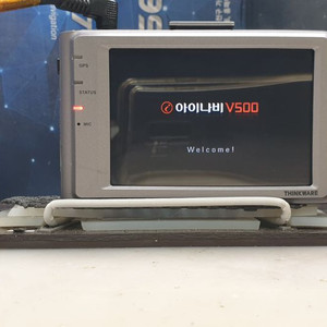 정비된 아이나비 V500 앞쪽 본체만.