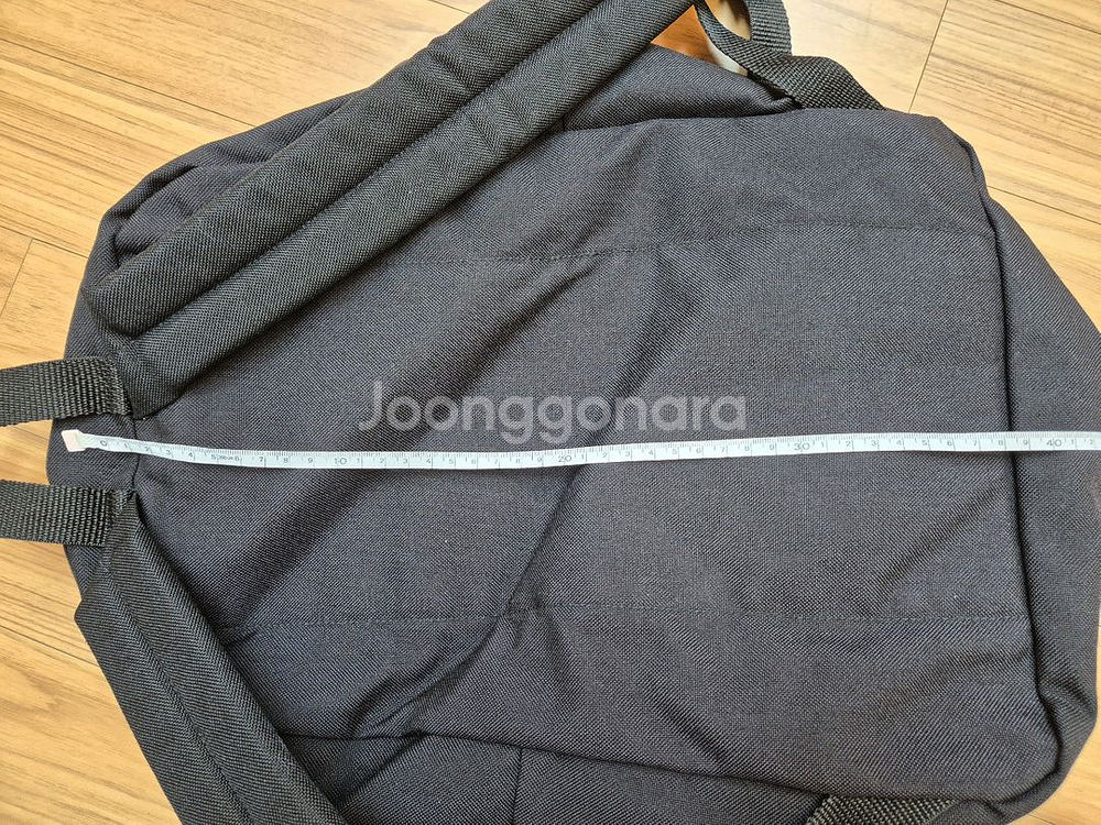 아메리칸 어패럴 블랙 백팩입니다. 넉넉한 수납 공간으로--7