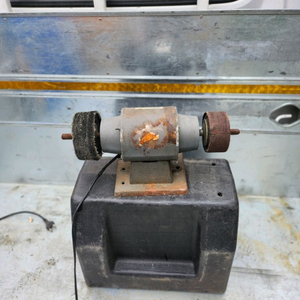 삼지 탁상용 연마기 칼갈이