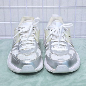 나이키 V2K 런 메탈릭 실버 화이트 285