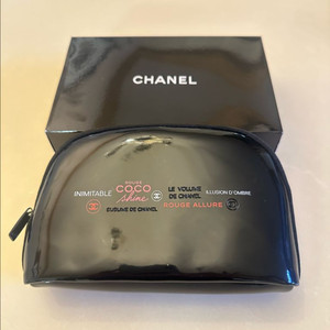 샤넬 반달형 에나멜 파우치 국문택 박스 새제품