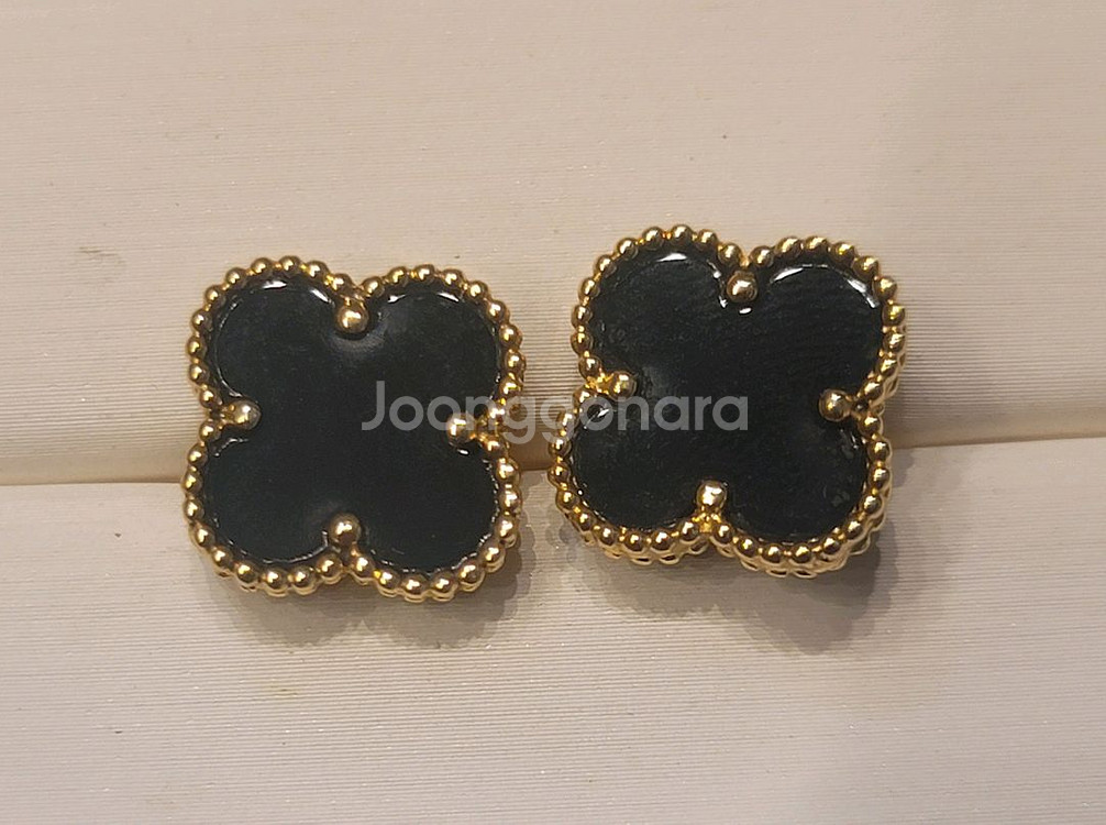 18k. 옐로우골드. 클로버 목걸이. 1.5--5