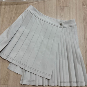 말본 랩 플리츠 스커트 새상품 국내 정품 판매해요