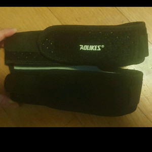 무릎 보호대 한 쪽