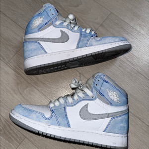 에어 조던 1 레트로 하이 OG 하이퍼 로열 235