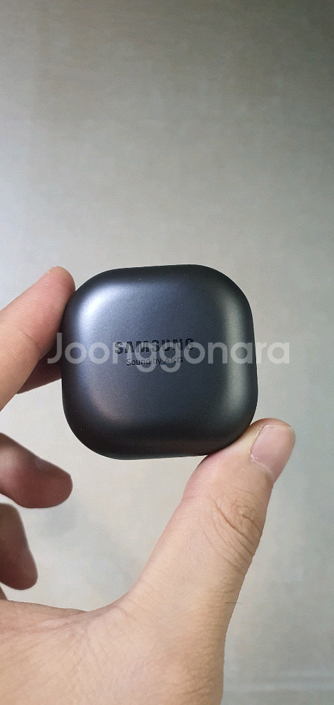 버즈 라이브 오닉스 충전기 본체 판매합니다--0