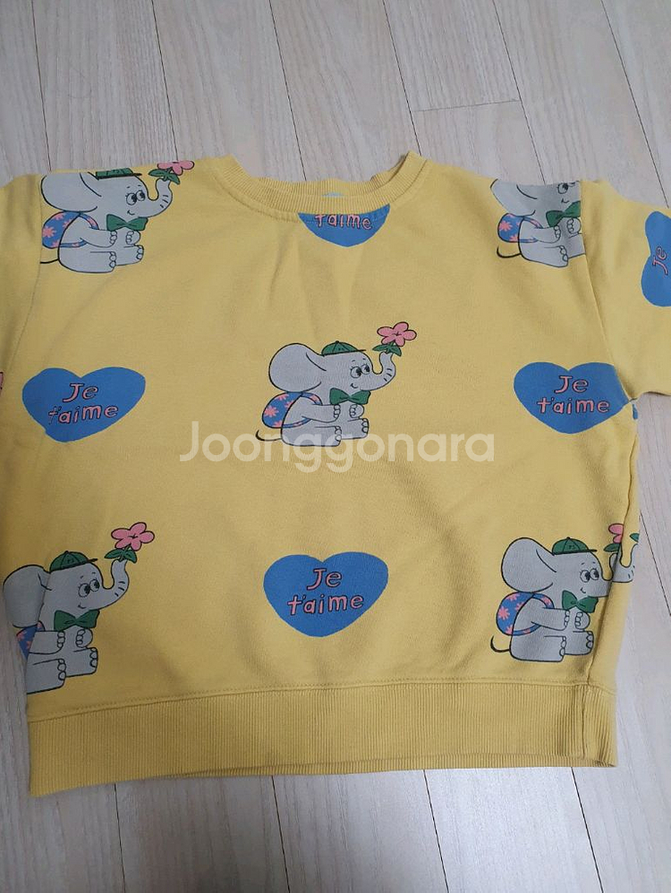 여아옷120)모이몰른청바지120+휠라키즈티셔츠 등 일괄--5