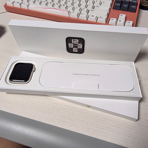애플워치 se2 44mm 스타라이트 gps 팝니다.
