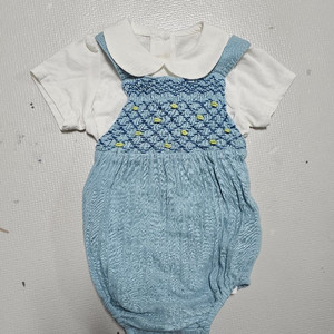 아기반팔둥근카라티 + 자라오버롤 80사이즈