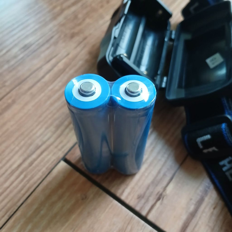새상품/T6LED 충전식 해드렌턴 18650(2개포함)--7