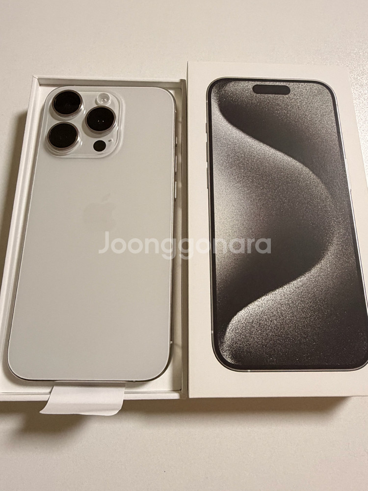 아이폰 15Pro 256 화이트 티타늄--1
