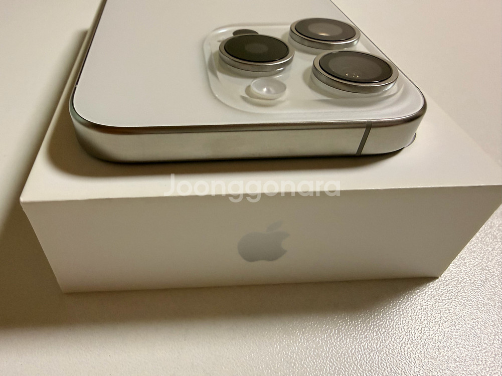 아이폰 15Pro 256 화이트 티타늄--5