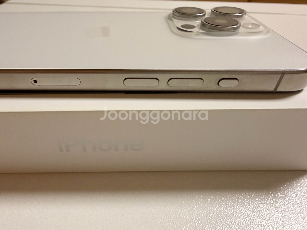 아이폰 15Pro 256 화이트 티타늄--6