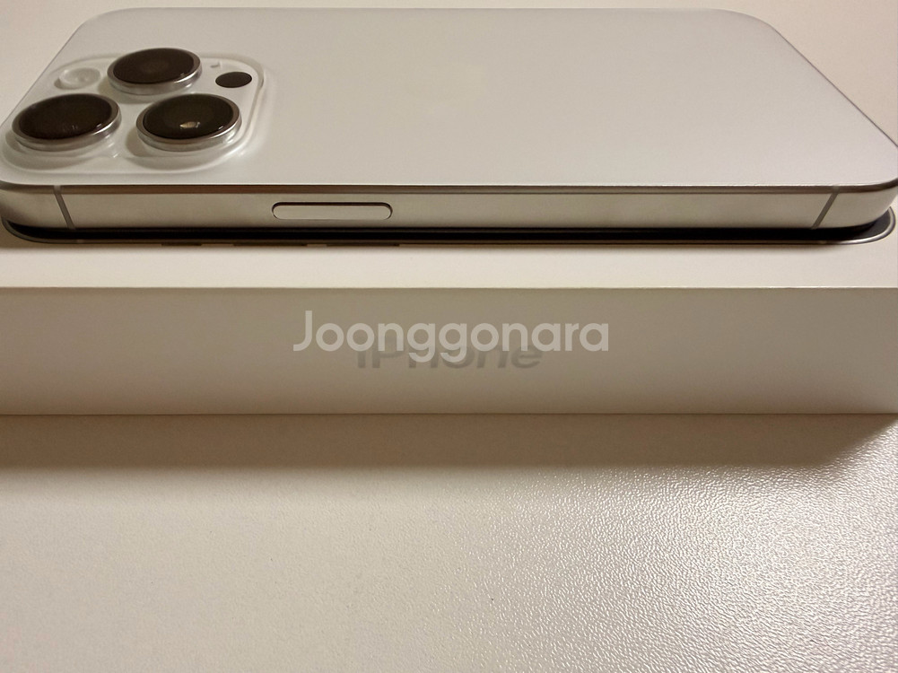 아이폰 15Pro 256 화이트 티타늄--4