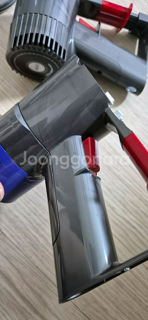 다이슨 v6 본체모터2.먼지통1팝니다--2