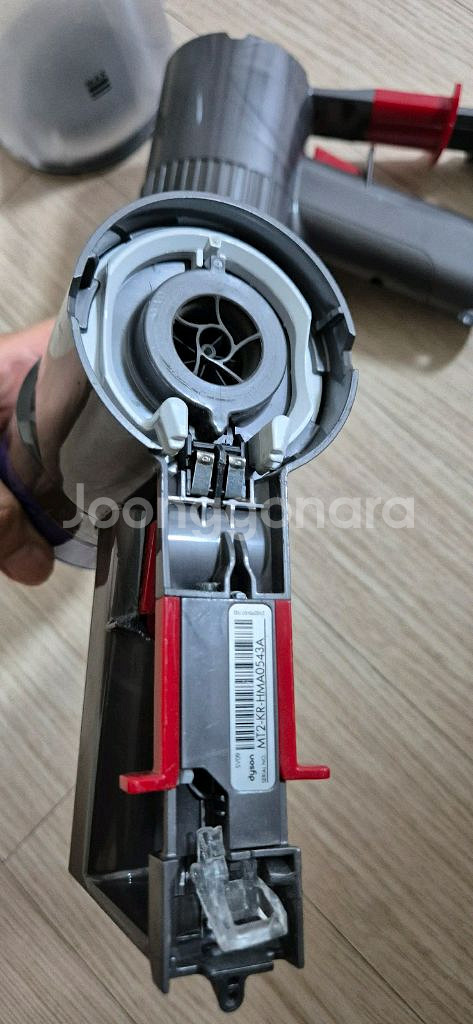 다이슨 v6 본체모터2.먼지통1팝니다--3