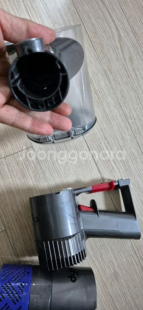 다이슨 v6 본체모터2.먼지통1팝니다--6