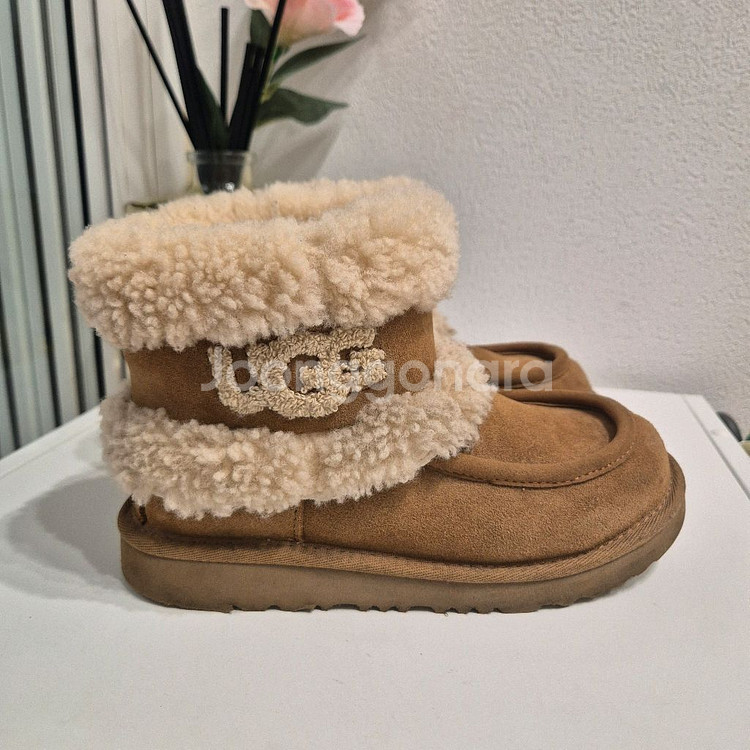 미국 어그 키즈부츠 200사이즈--0