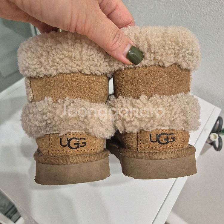 미국 어그 키즈부츠 200사이즈--2