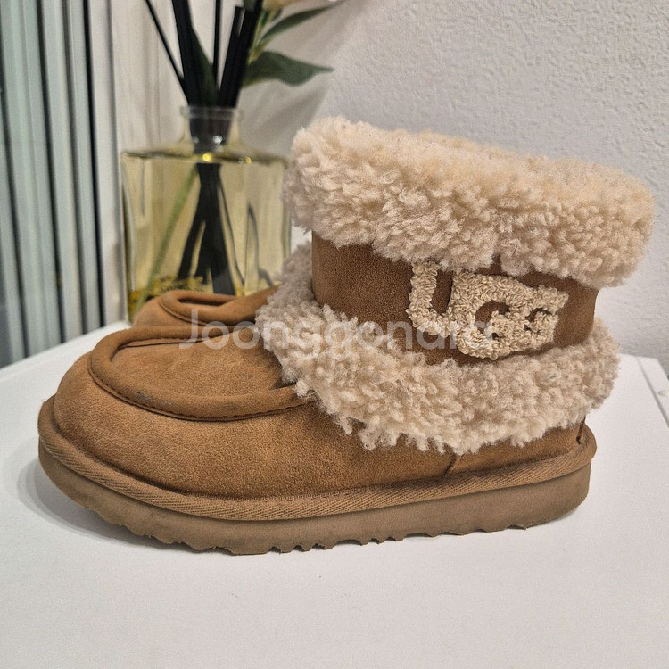 미국 어그 키즈부츠 200사이즈--1