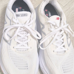 뉴발란스 프레쉬폼 1080 v14 화이트265(2e)